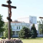 В Беловежском из-за креста едва не поссорились православные и католики