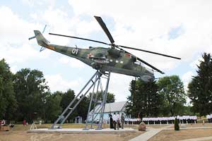 Новые Засимовичи - пьедестал с вертолётом «Ми-24»