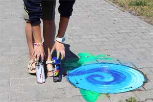 В Бресте художница разукрасила канализационные люки (ФОТО)